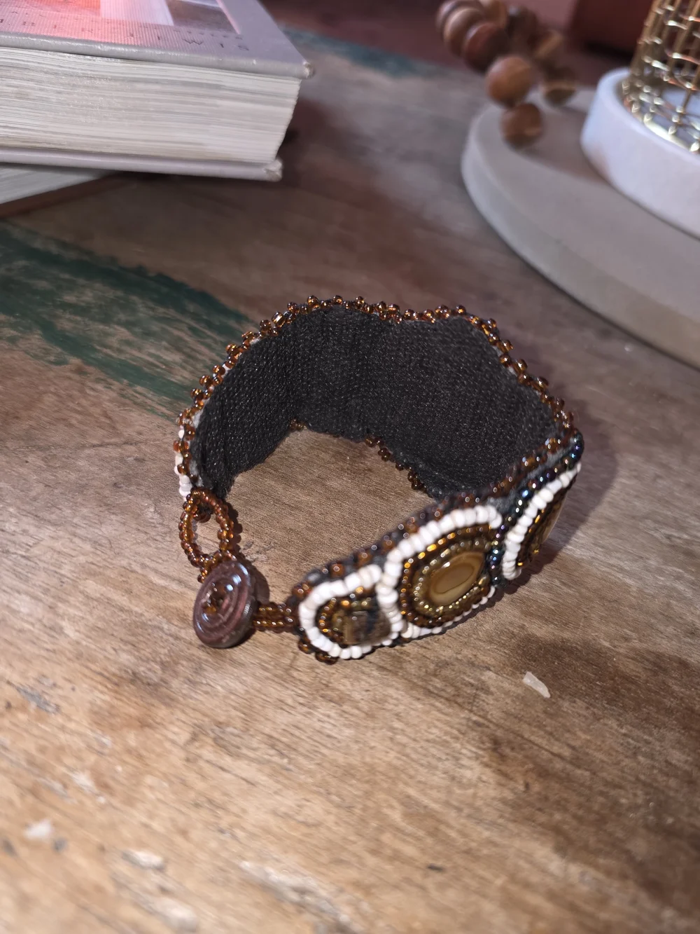 Source Unknown White Shell Daisy Beaded Bracelet with Brown Accents